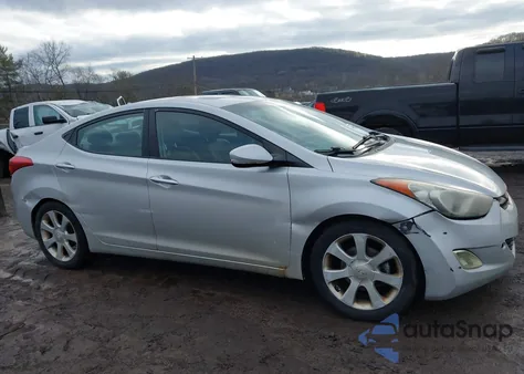 2013 Hyundai Elantra Limited z USA, uszkodzony, nr VIN KMHDH4AE1DU840858